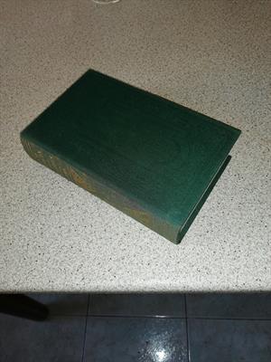 Libro Origin of species di Charles Darwin